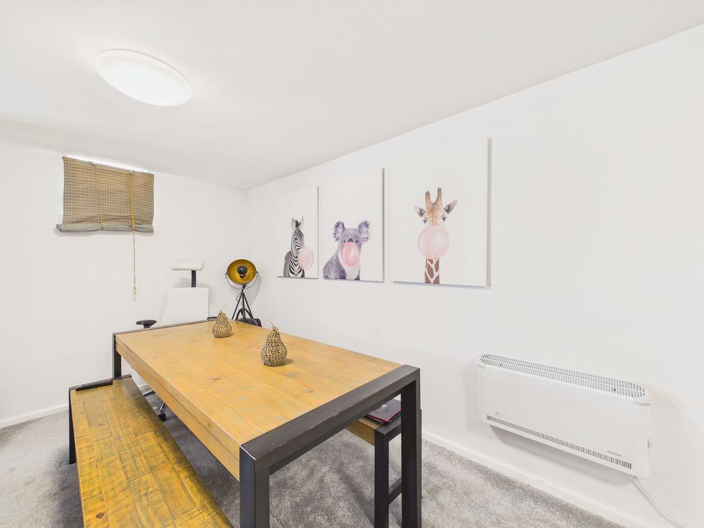 Property photo 3 of 12 Dining Area