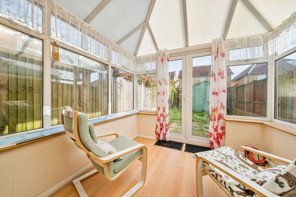 Property photo 2 of 13 Conservatory