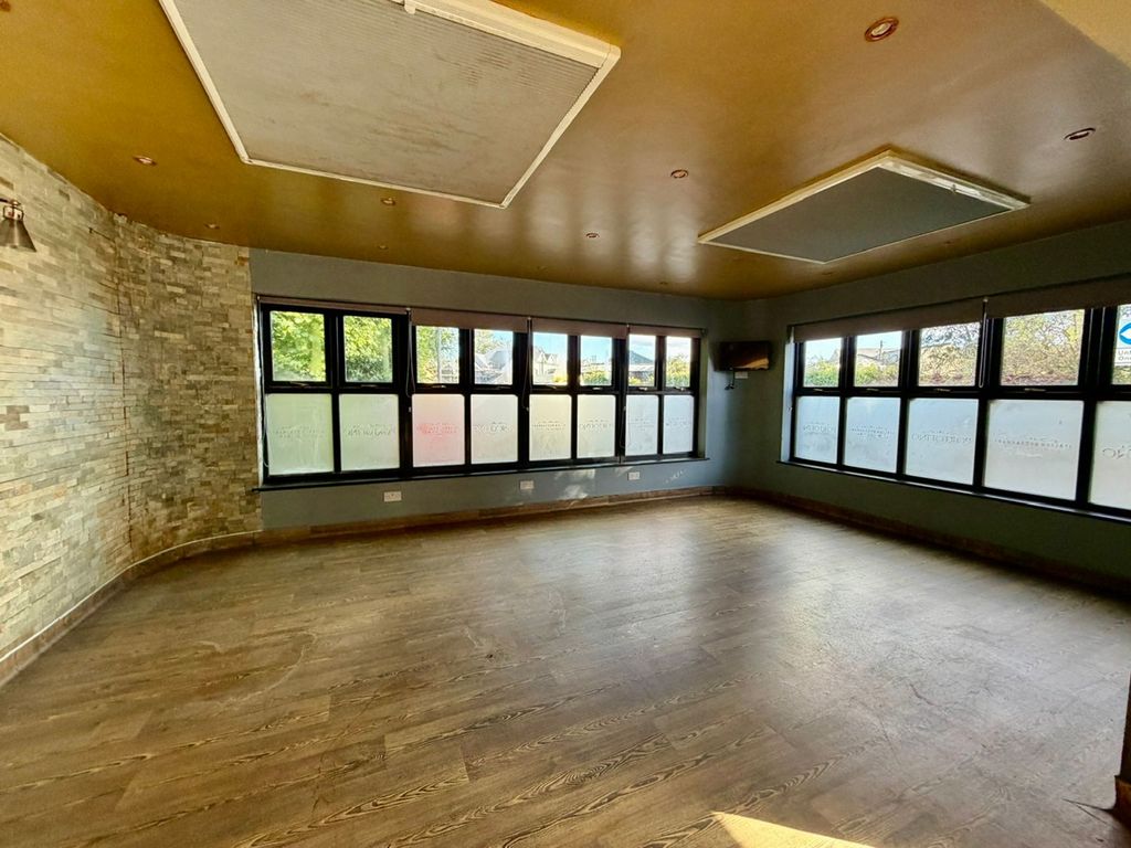 Property photo 2 of 31