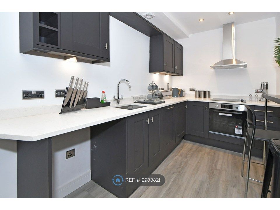 Property photo 2 of 32