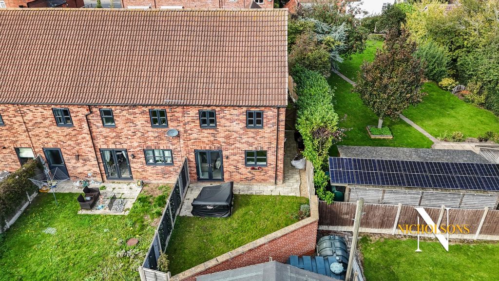 Property photo 2 of 15 4547365