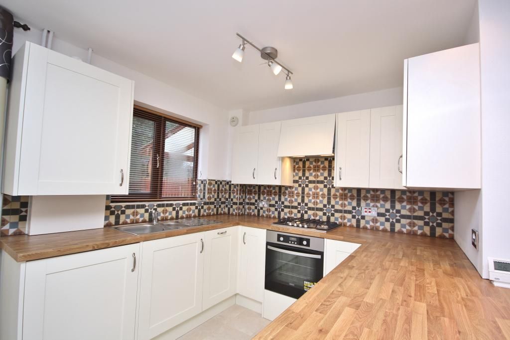 Property photo 2 of 10 Kitchen