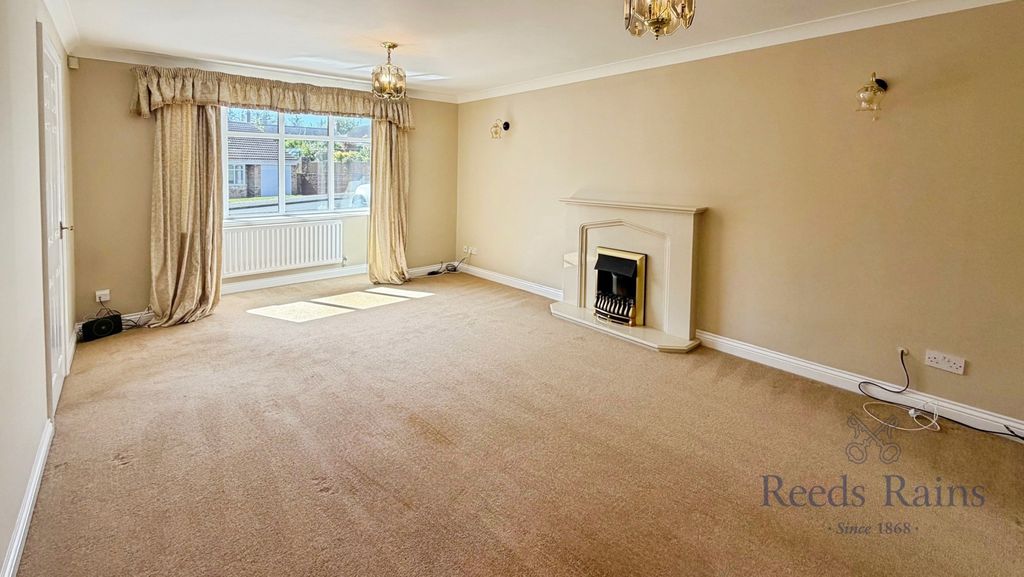 Property photo 2 of 13 Lounge