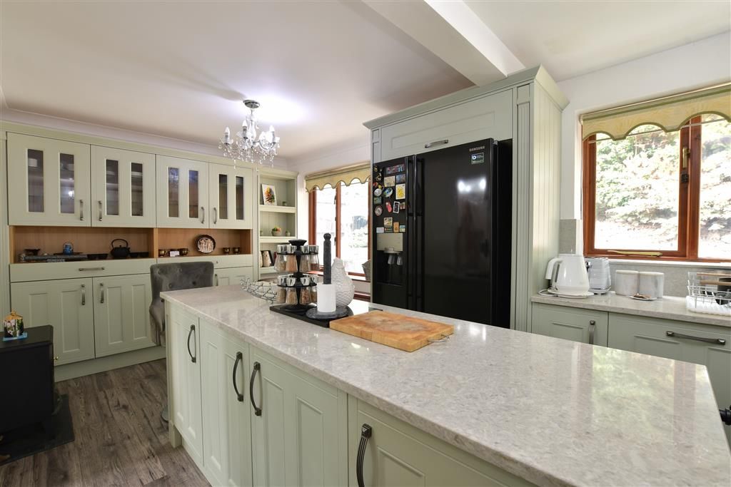Property photo 2 of 12 Kitchen/Breakfast Room