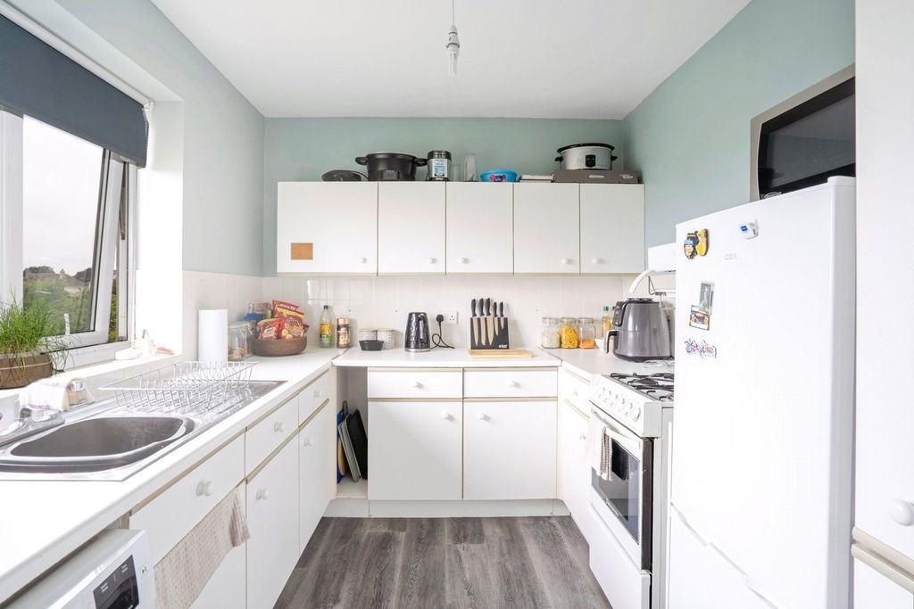 Property photo 2 of 17 Kitchen