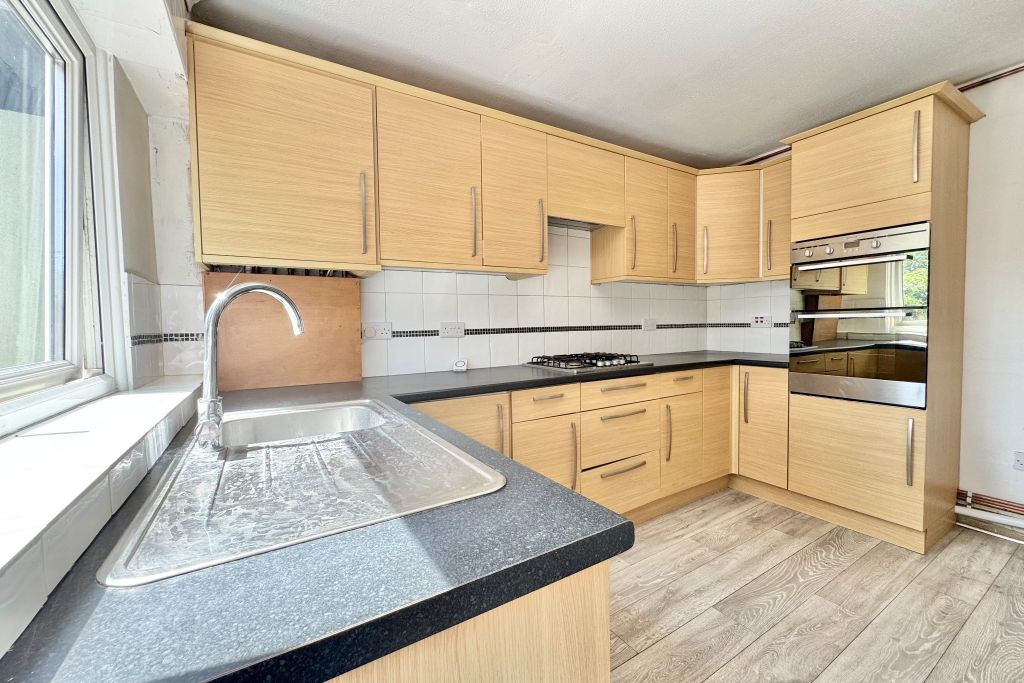 Property photo 3 of 13 Kitchen