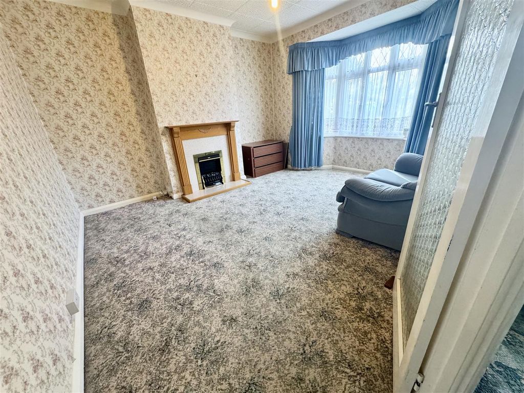 Property photo 3 of 10 Reception 1