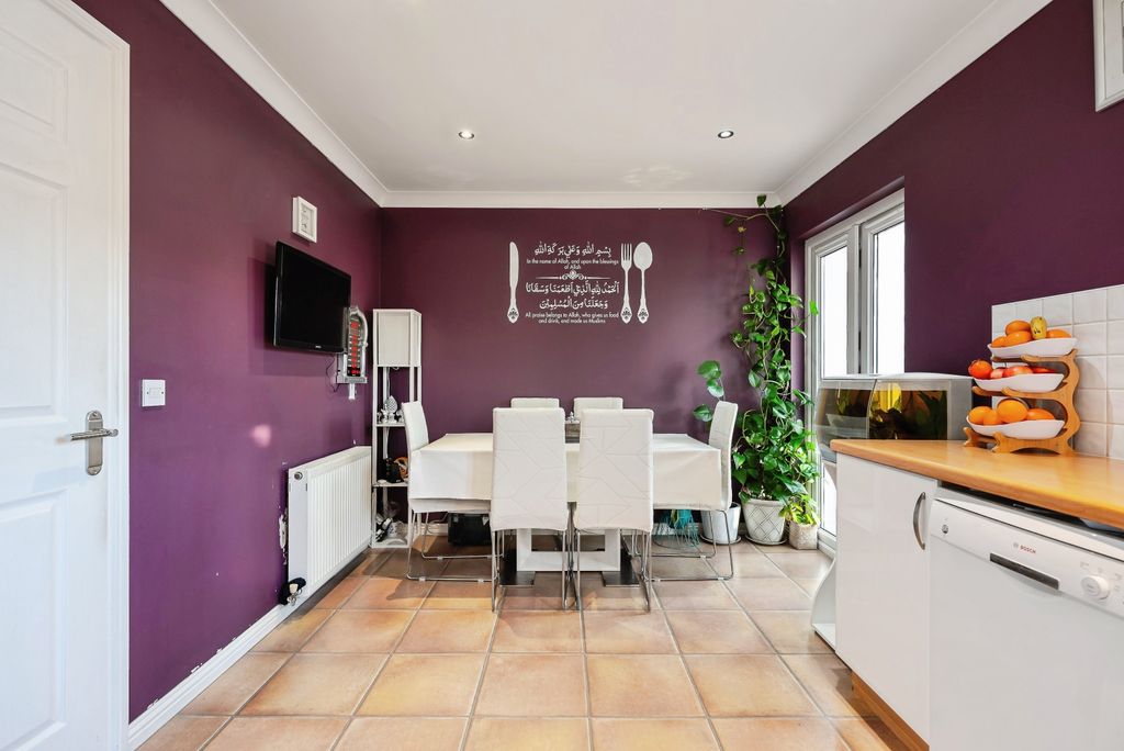 Property photo 3 of 28 Kitchen Dining