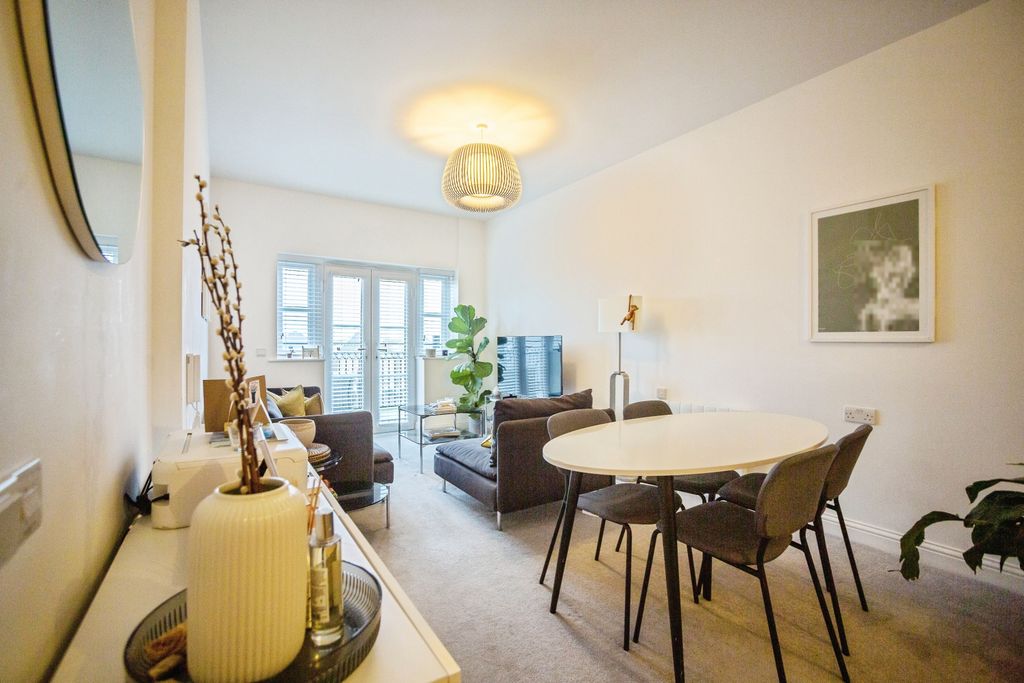 Property photo 1 of 17 Lounge/Dining Room