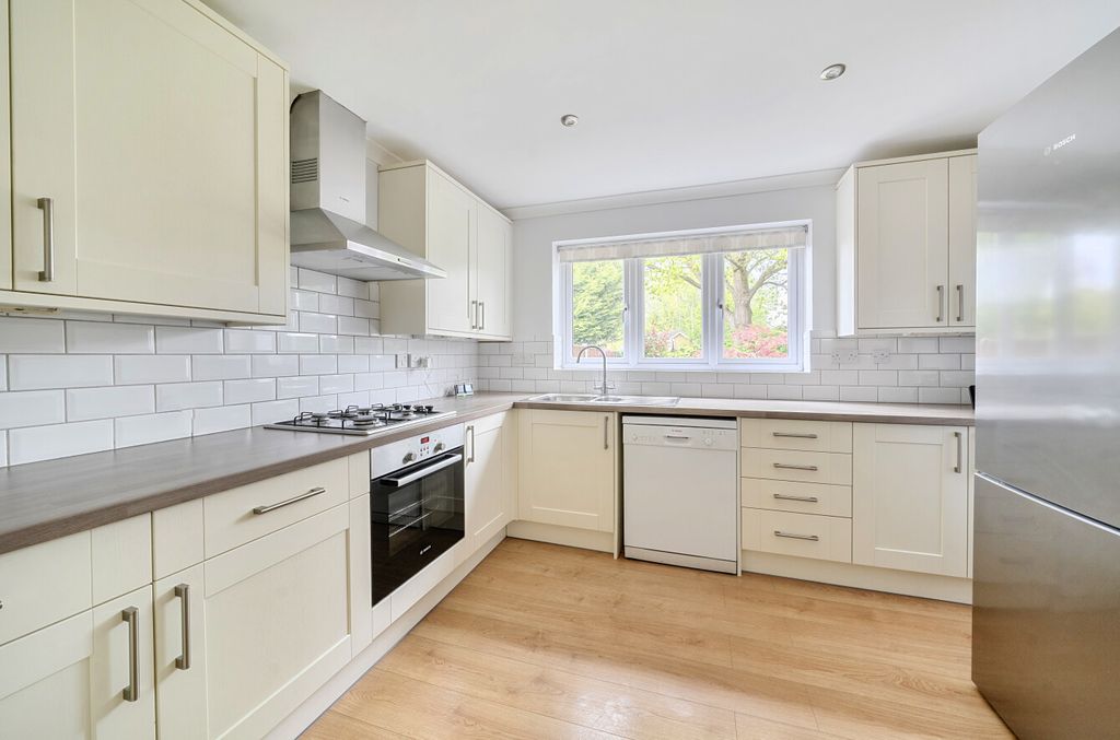 Property photo 3 of 16 1448878-3-69E652d...