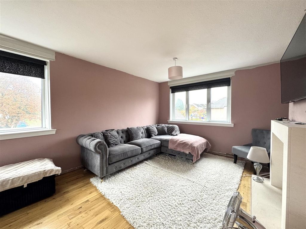 Property photo 2 of 13 Lounge