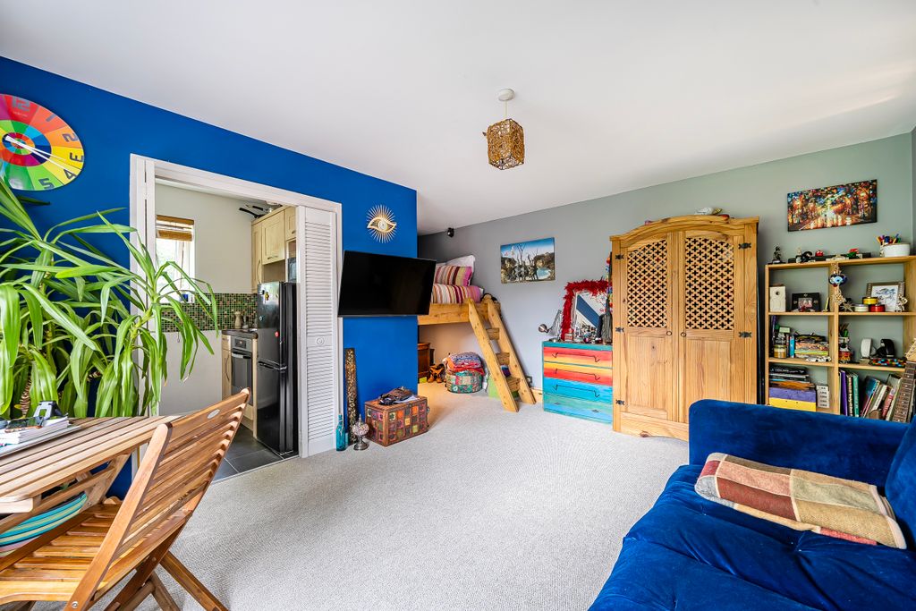 Property photo 2 of 10 Living4