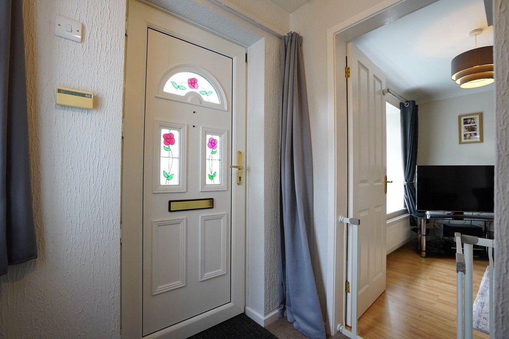 Property photo 2 of 17 Picture No. 02