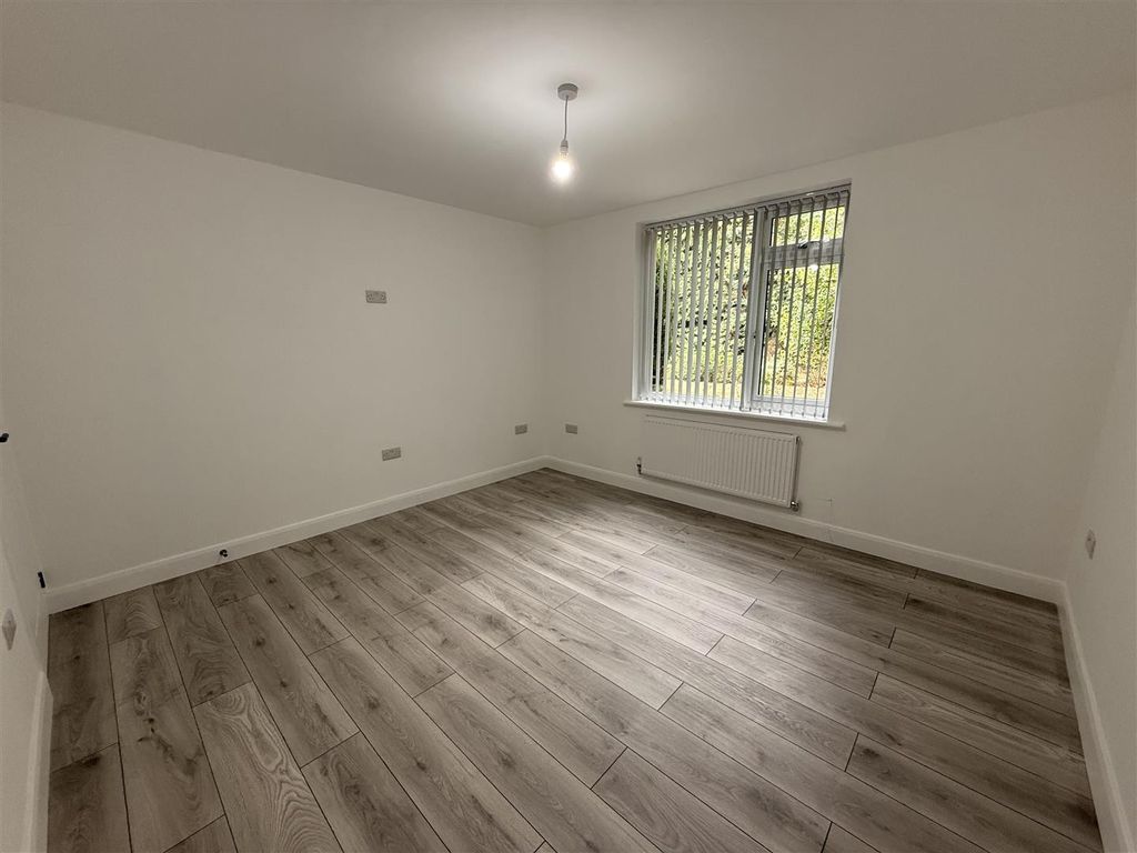 Property photo 2 of 7 Living Room