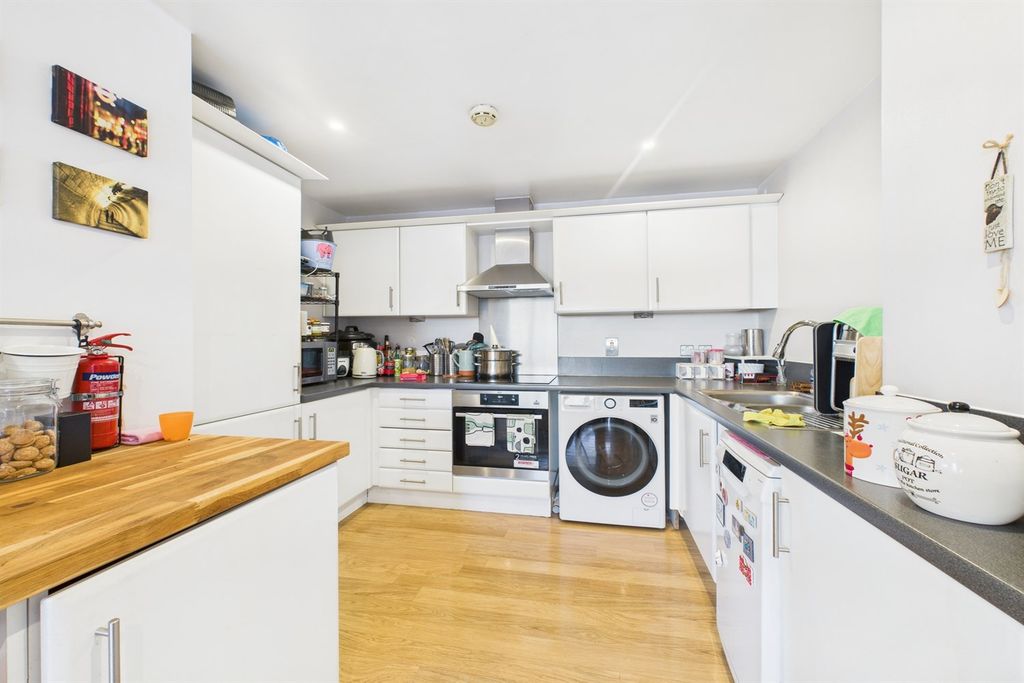 Property photo 3 of 14 Kitchen