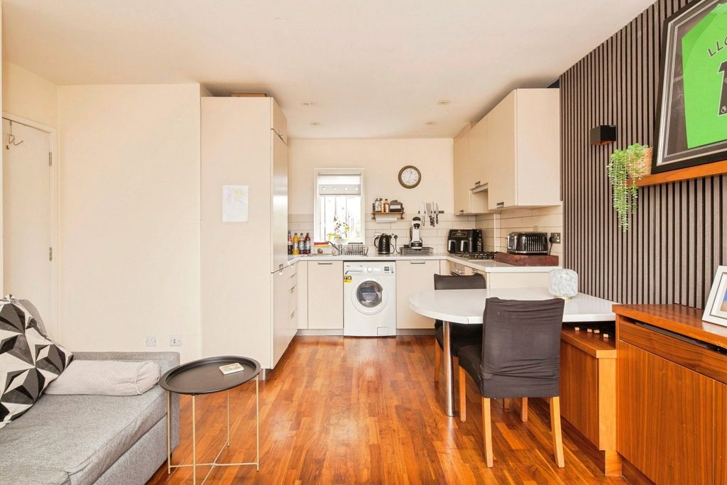 Property photo 2 of 17 Picture No. 20