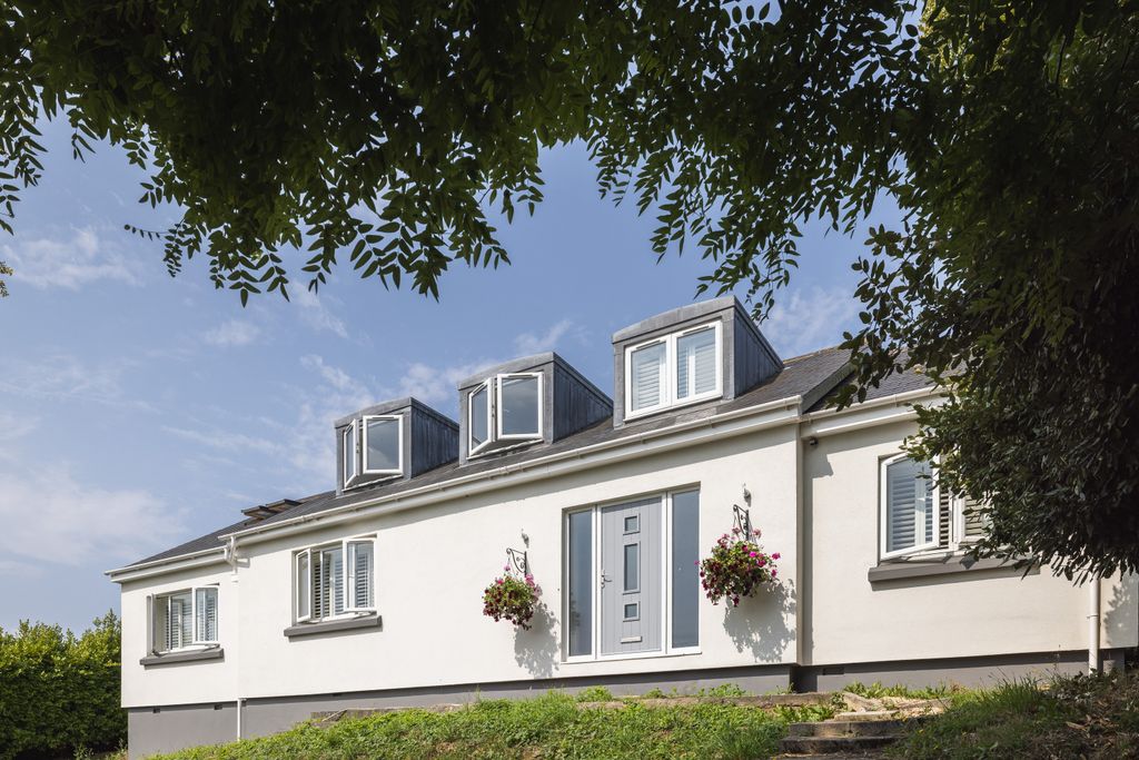 Property photo 2 of 20