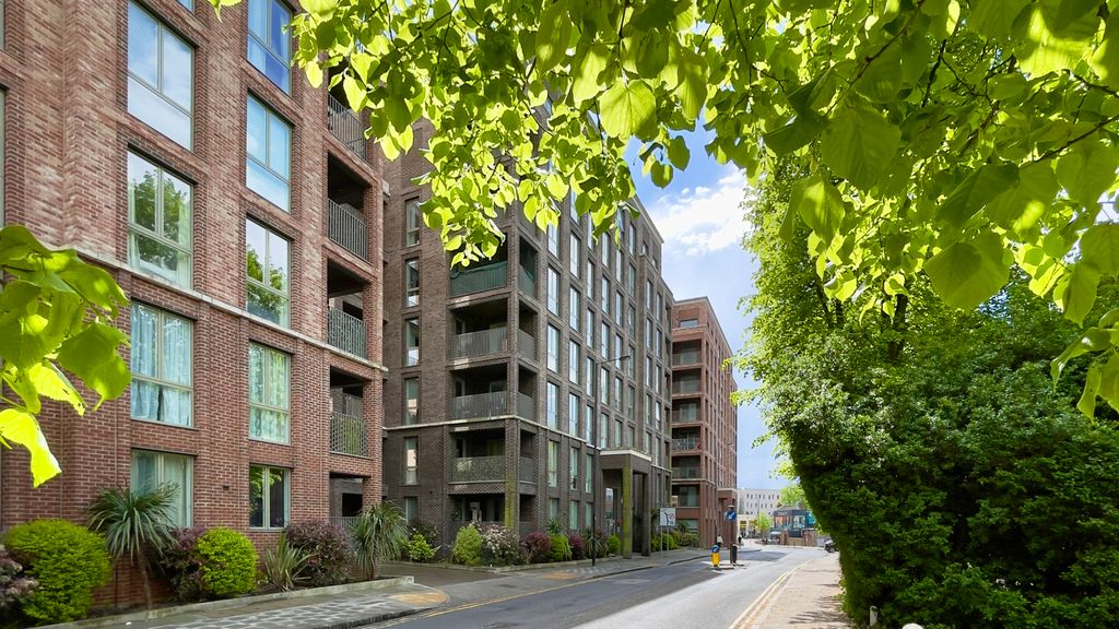 Property photo 1 of 17