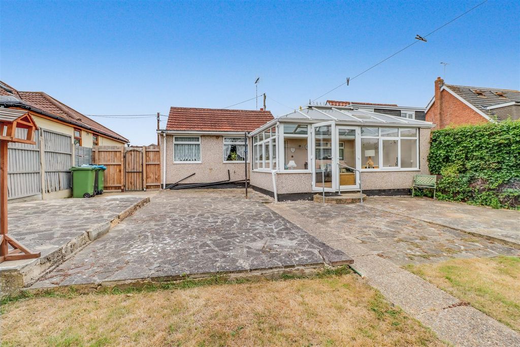 Property photo 3 of 20 4 Page Road Bowers Gifford-2.Jpg