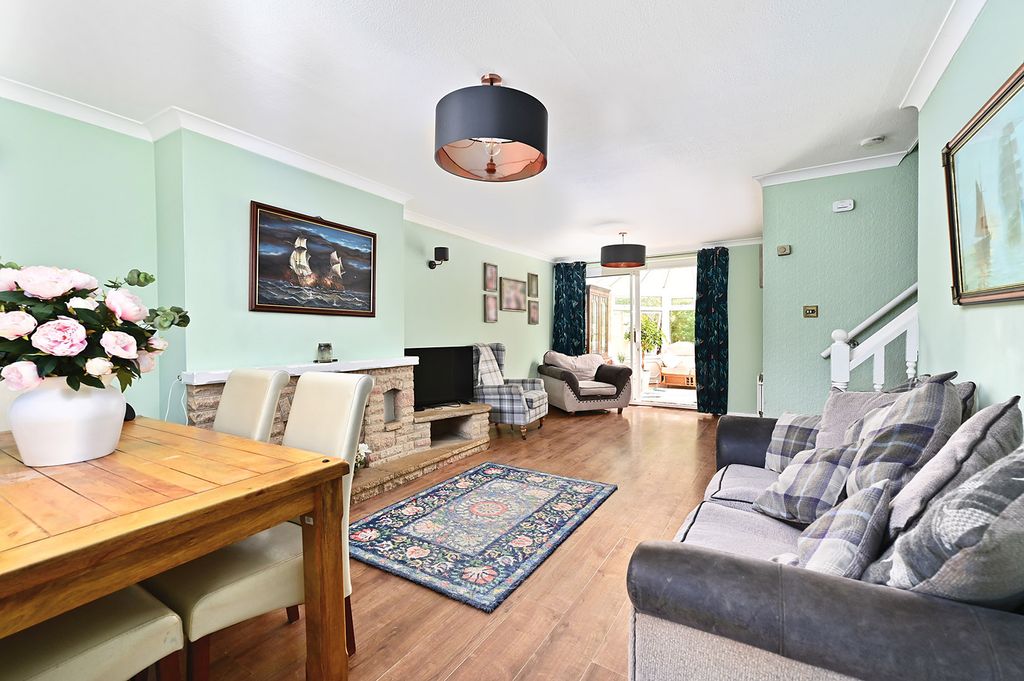 Property photo 2 of 8 58 The Glebe (12)