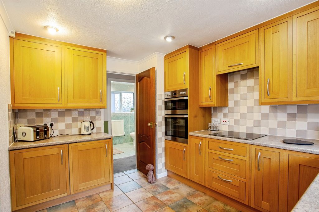 Property photo 3 of 26