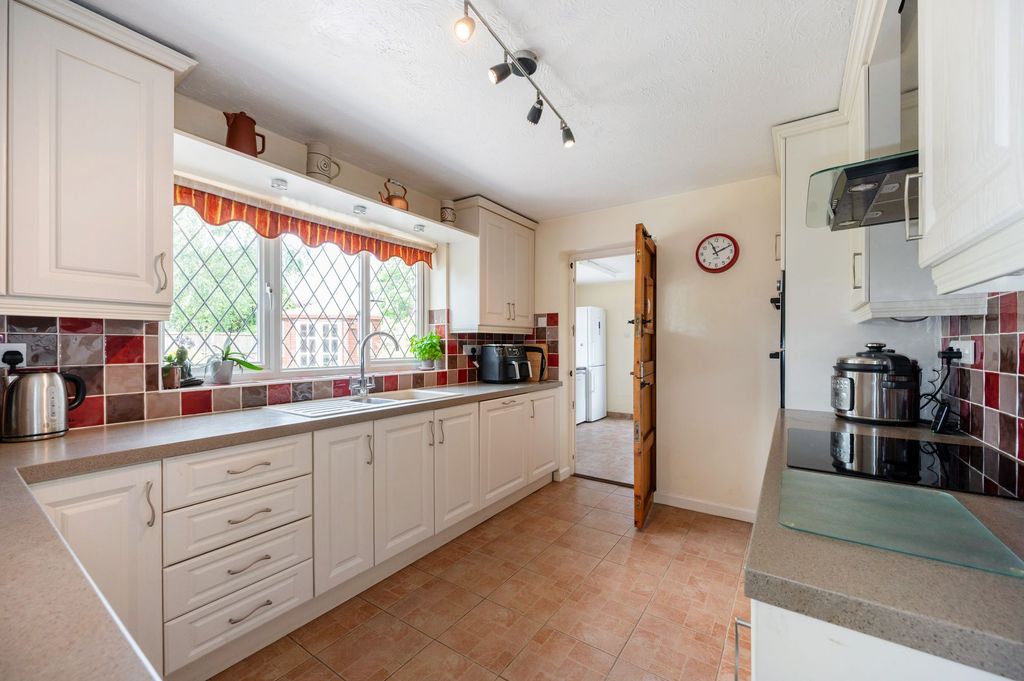 Property photo 2 of 26