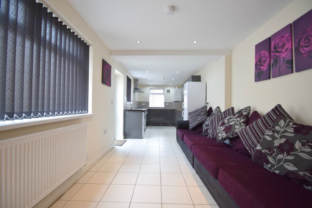 Property photo 3 of 17 Photo 5