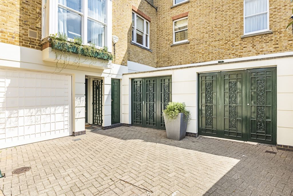 Property photo 1 of 10 External