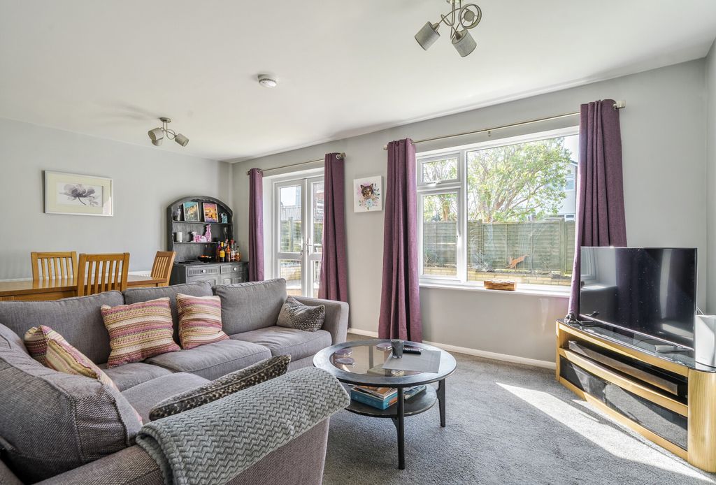 Property photo 3 of 18 1439704-16-69d3d0...