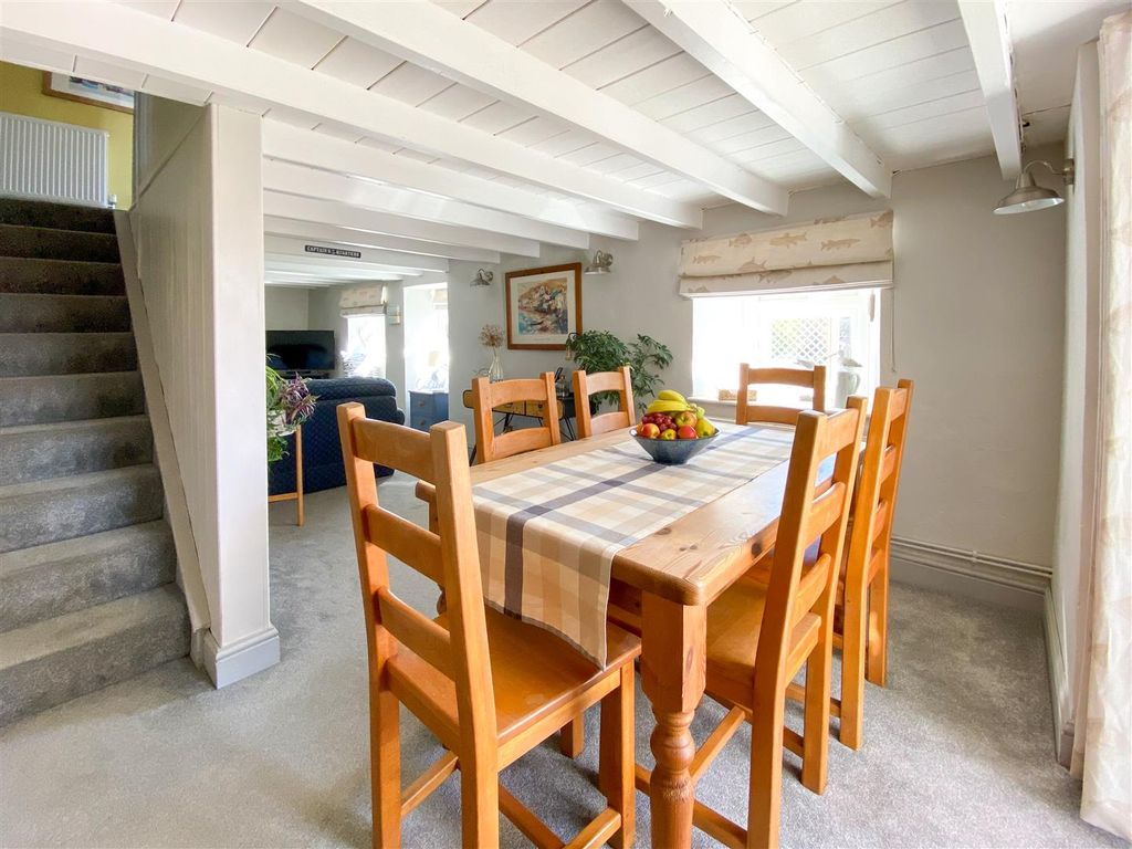 Property photo 3 of 33