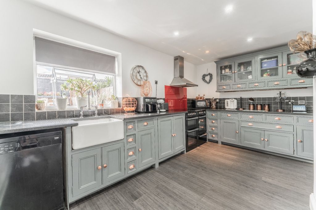 Property photo 2 of 17 5447233
