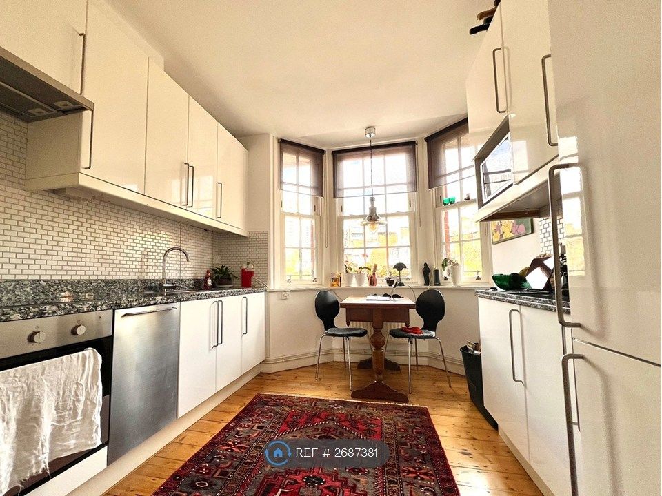 Property photo 2 of 11 Kitchen