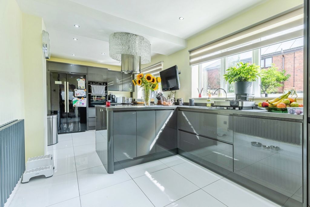 Property photo 3 of 19 Pbox-Img.Jpg