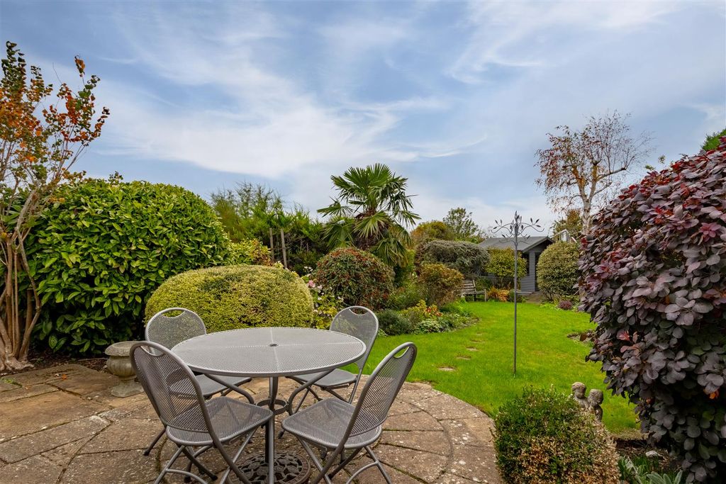 Property photo 1 of 28