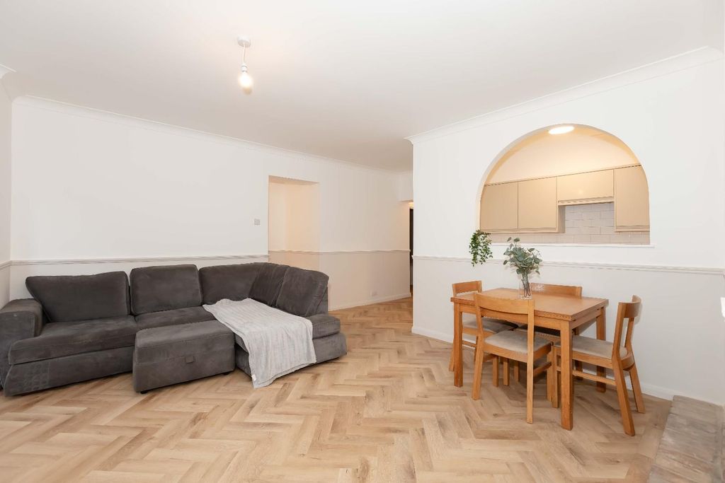 Property photo 3 of 12 Eaton Rd_2.Jpg