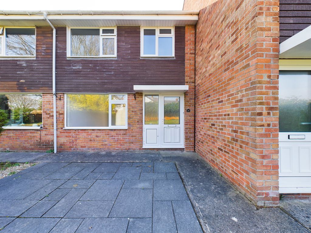 Property photo 1 of 10 External Front