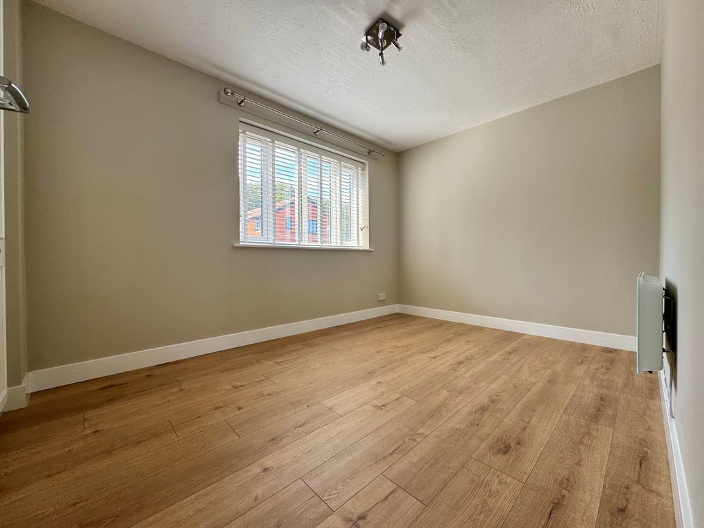 Property photo 3 of 8 Gallery