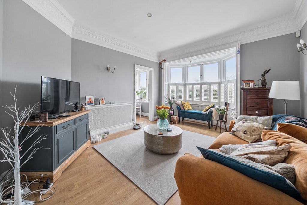 Property photo 2 of 15 1395407-17-696616...