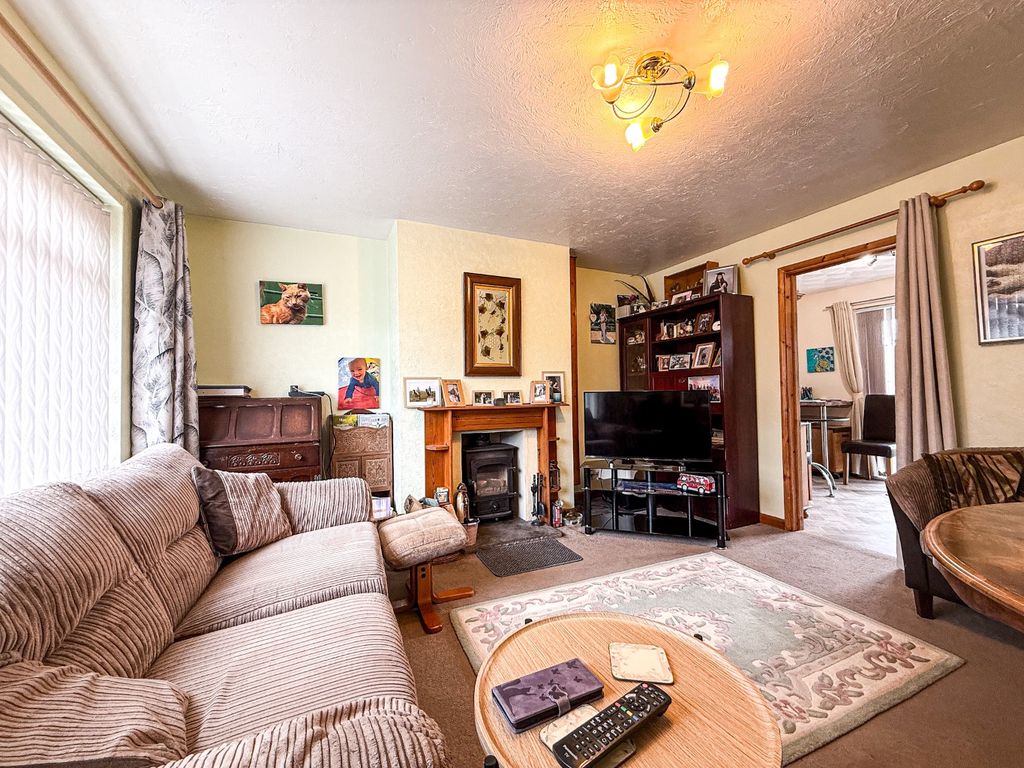 Property photo 3 of 16 4932716