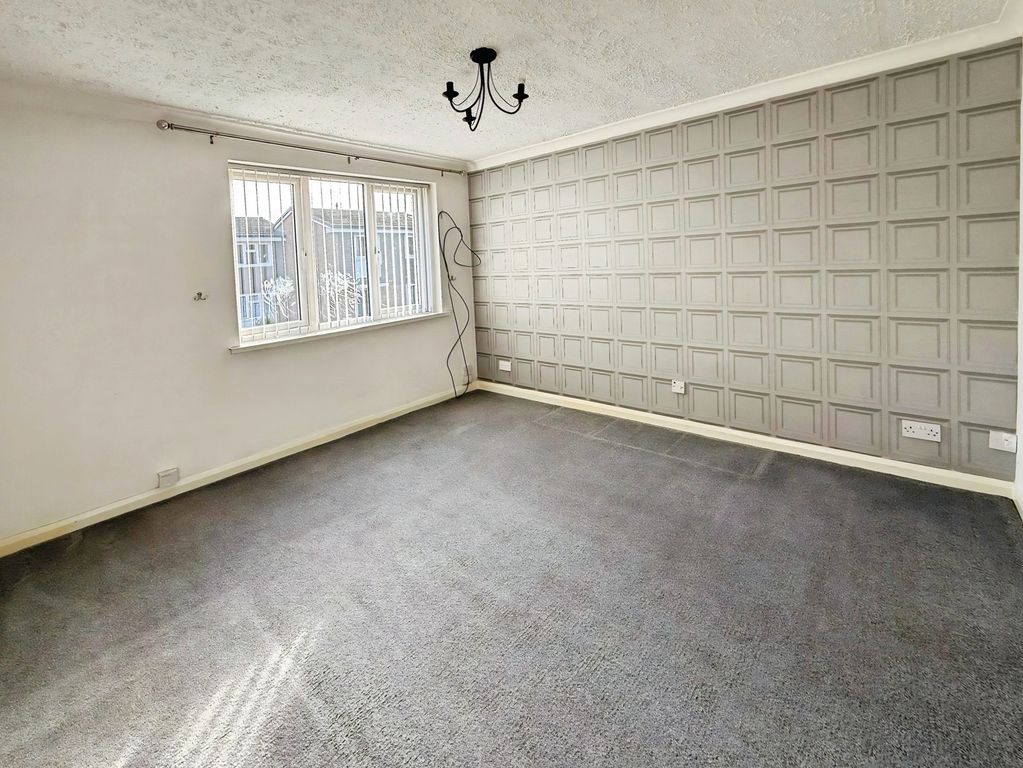 Property photo 3 of 11 Living Room