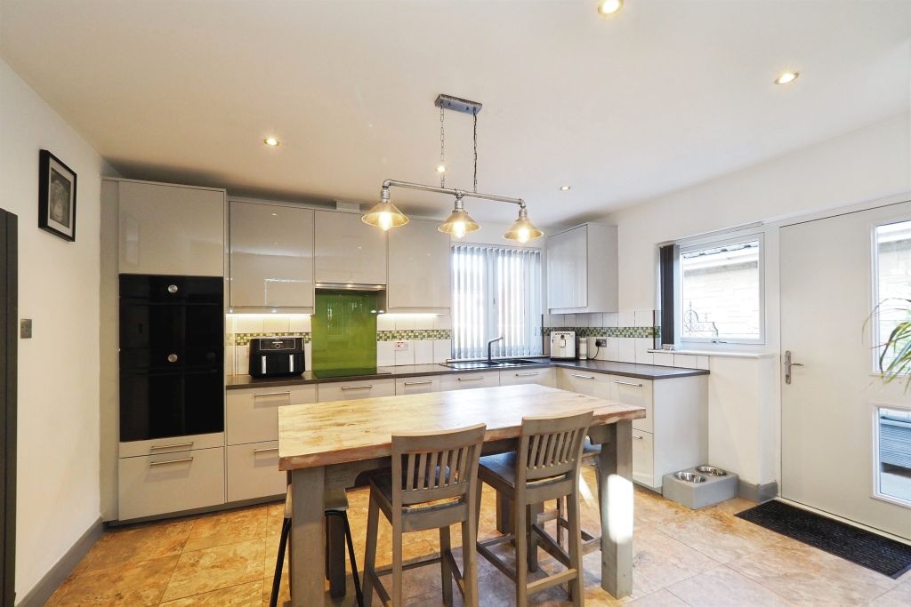 Property photo 3 of 26