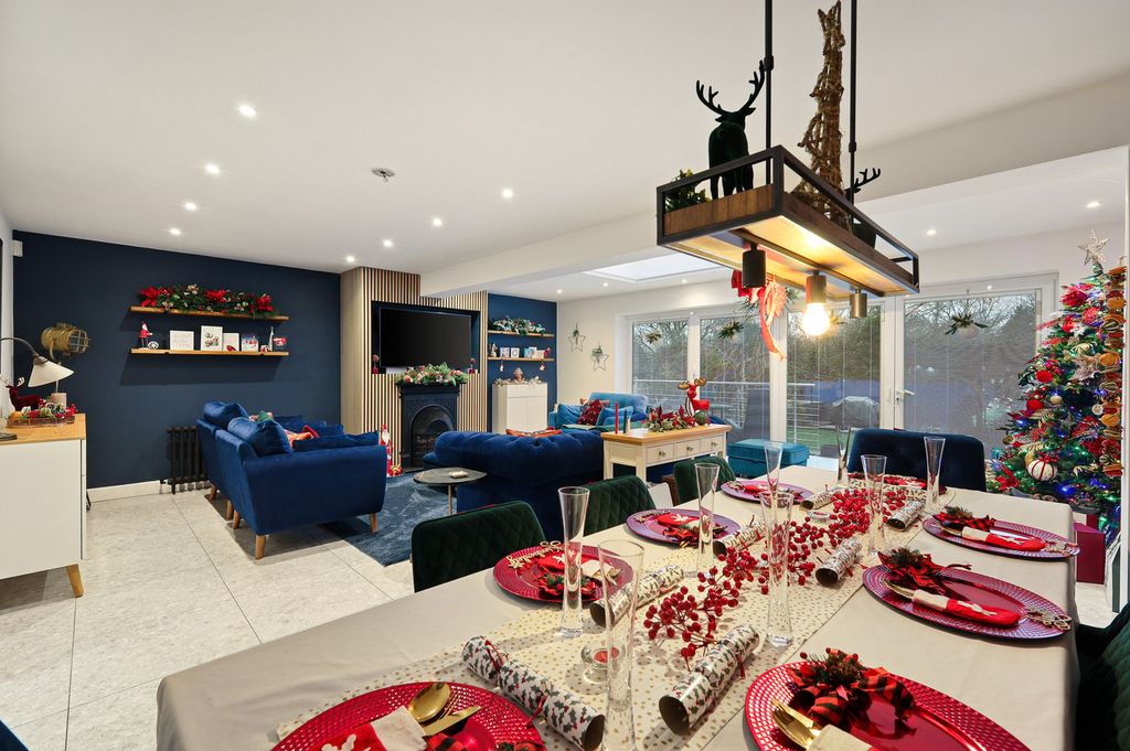 Property photo 2 of 27