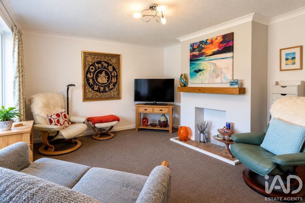 Property photo 3 of 11
