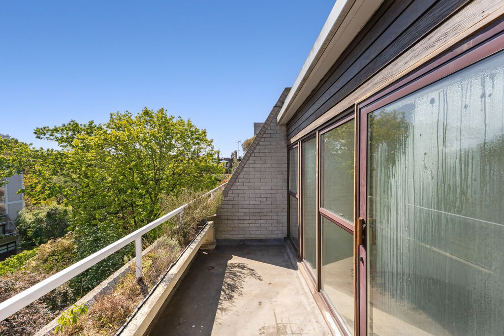 Property photo 1 of 15 Balcony
