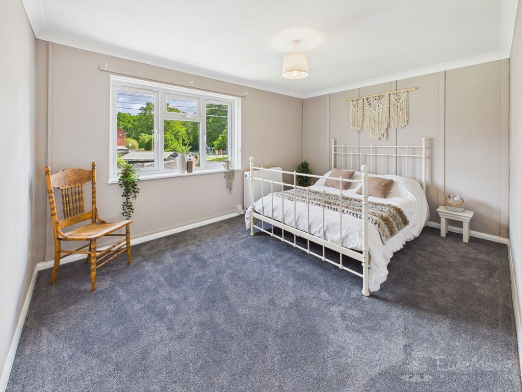 2 bed flat for saleSutton Field, Whitehill, Bordon, Hampshire GU35 photo 4