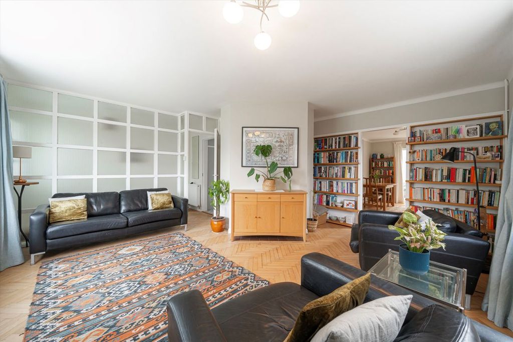 Property photo 3 of 12