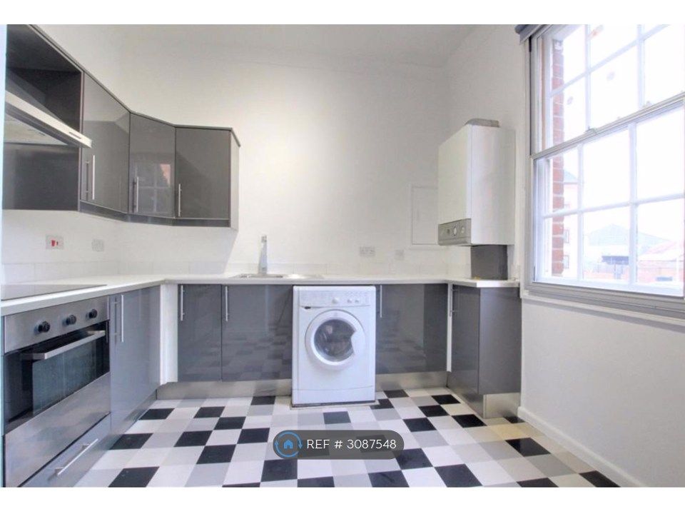 Property photo 2 of 6 Kitchen