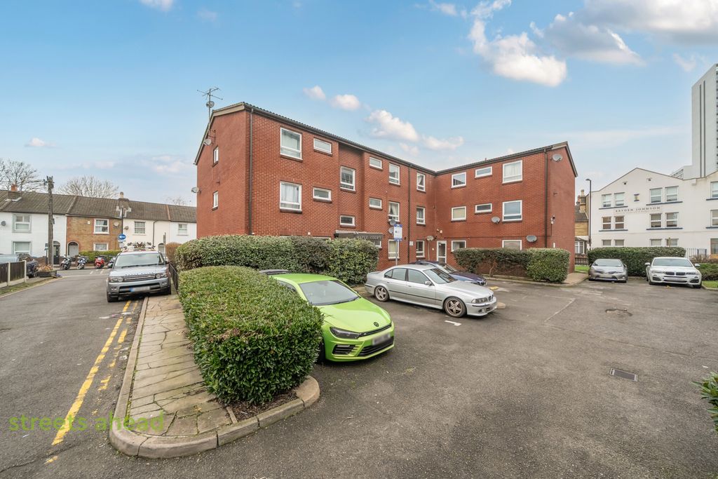 Property photo 1 of 15 93A7c25B-10F7-420...