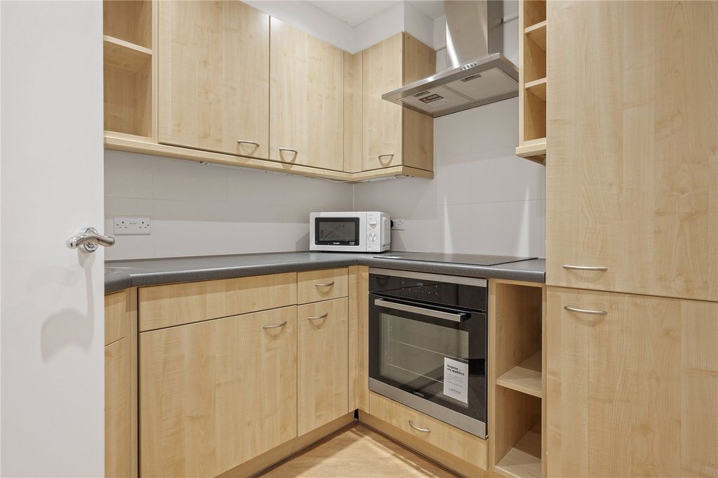 Property photo 2 of 11 Kitchen