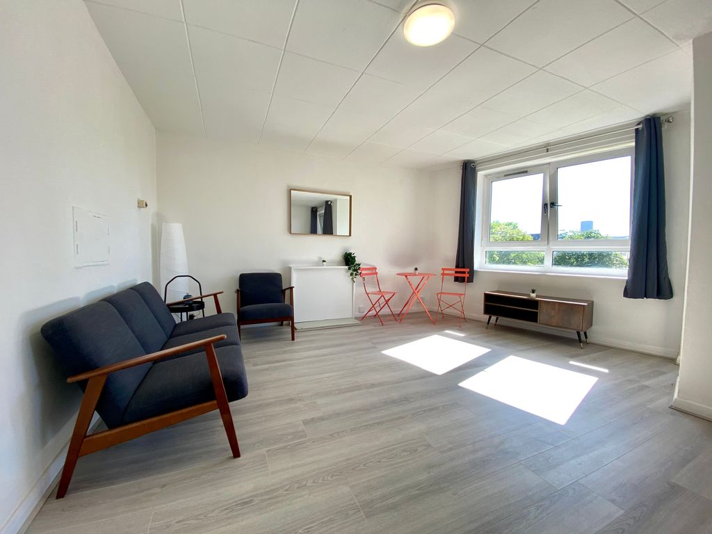 Property photo 1 of 15 Cover